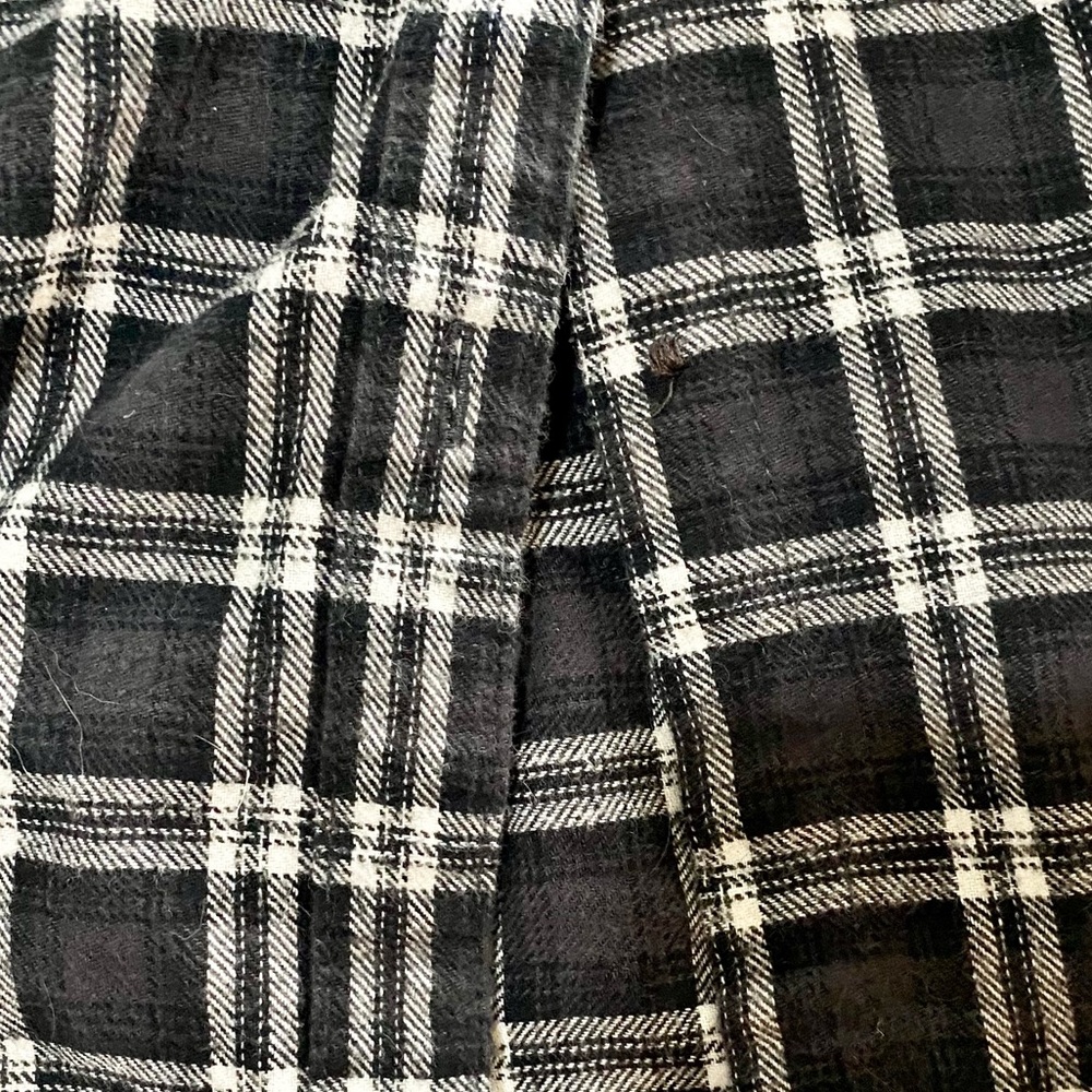 Universal Thread, Black and White Relaxed Fit Flannel Size Small - Picture 5 of 5